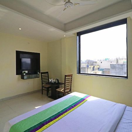 Hotel Paragon Suites New Delhi Exterior photo