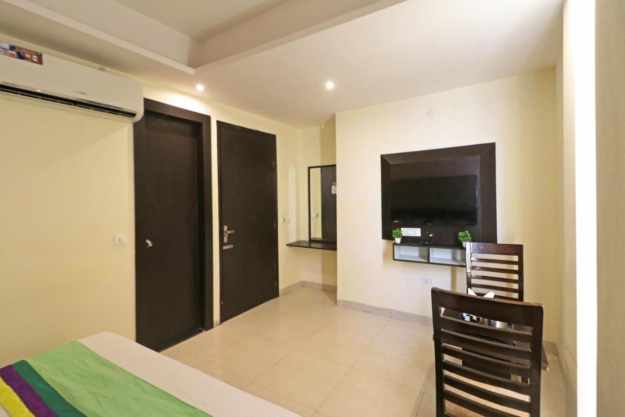 Hotel Paragon Suites New Delhi Exterior photo