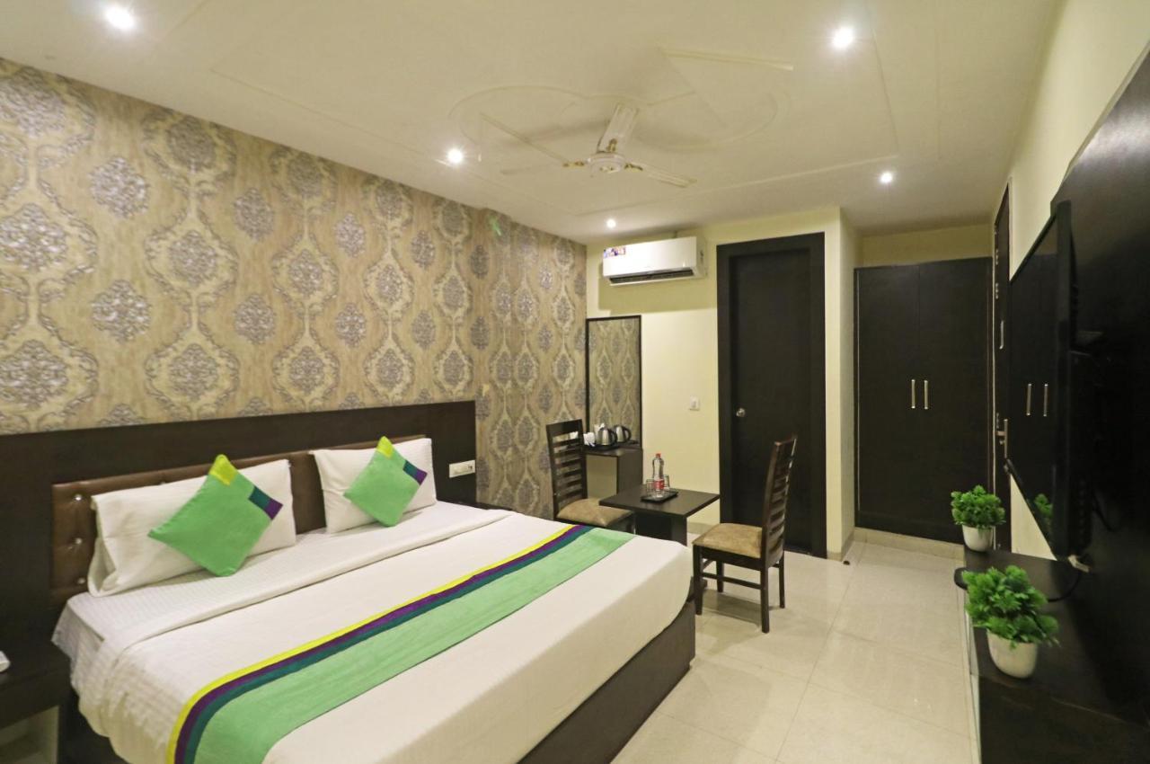 Hotel Paragon Suites New Delhi Exterior photo
