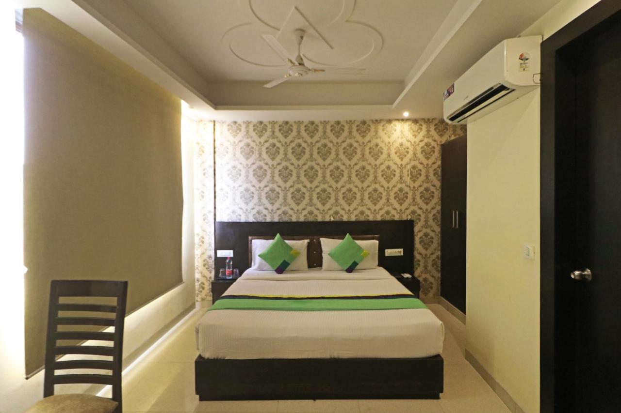 Hotel Paragon Suites New Delhi Exterior photo